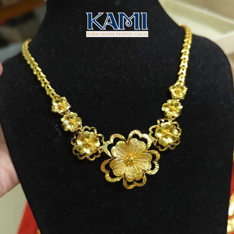 day-chuyen-hoa-mai-ngay-cuoi-cho-co-dau-trang-suc-cuoi-kami-3