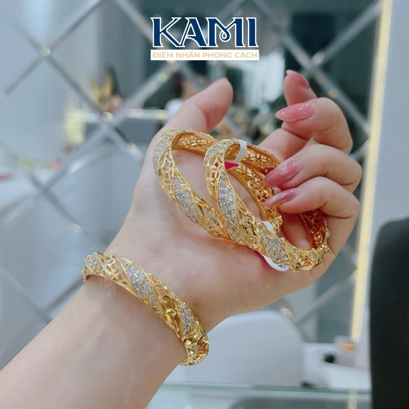 vong-tay-xoan-dinh-da-cz-nhan-tao-khoa-bam-ma-vang-kami-tran-6