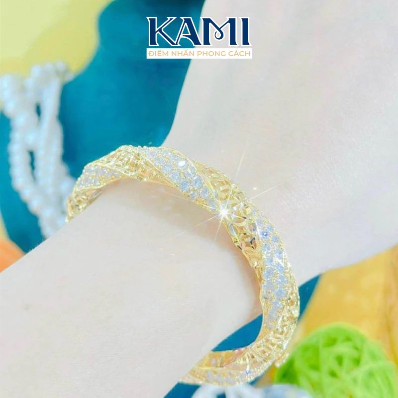 vong-tay-xoan-dinh-da-cz-nhan-tao-khoa-bam-ma-vang-kami-tran-2