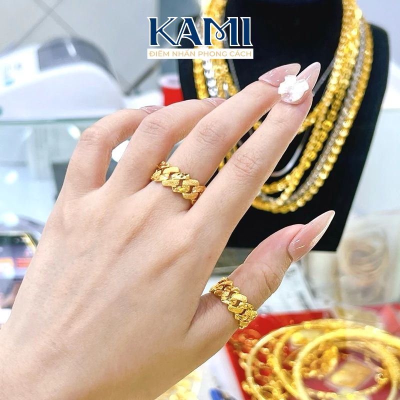 nhan-nam-nu-dang-xich-cham-may-xi-vang-kami-trang-suc-si-nx1-1