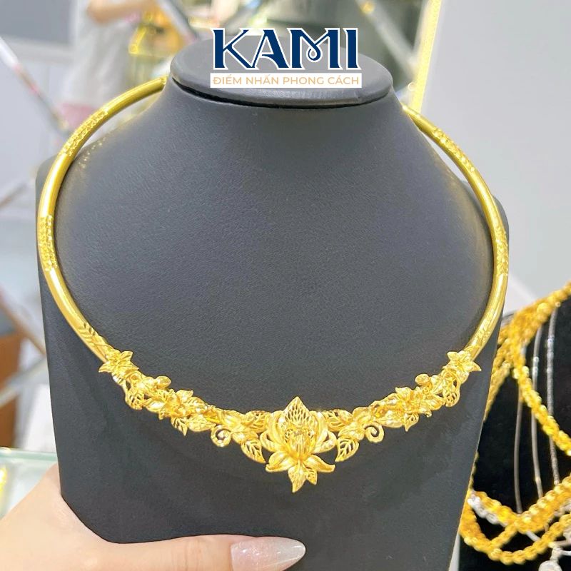 kieng-co-cuoi-trau-cau-co-dau-ngay-cuoi-kami-trang-suc-si-2