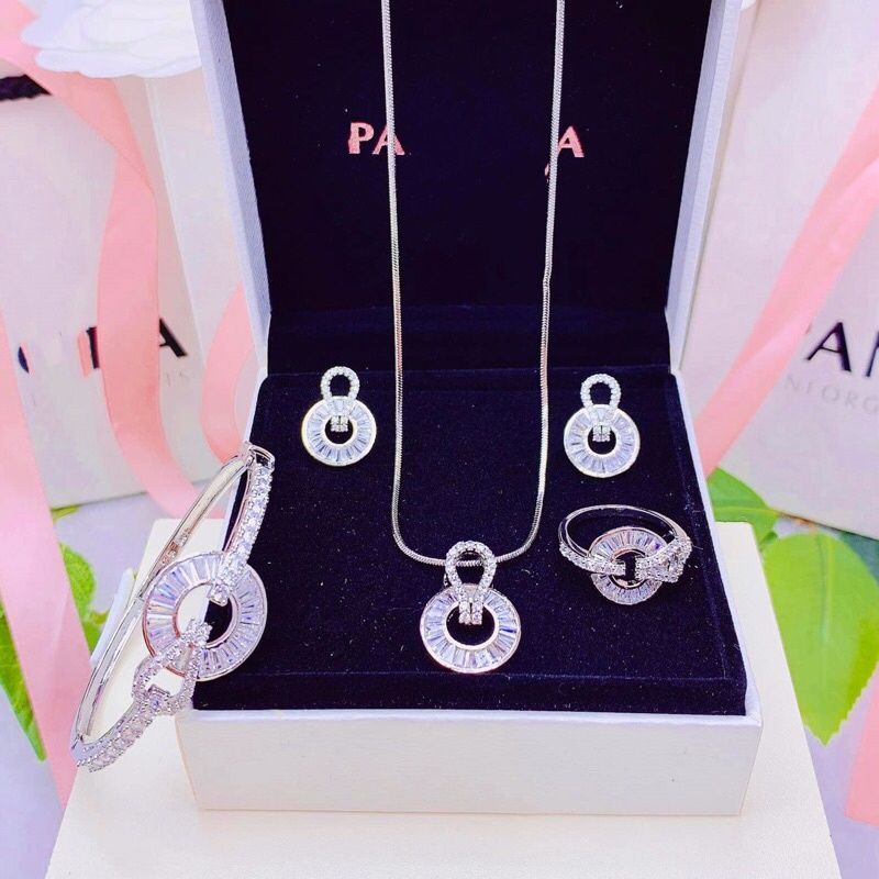 bo-trang-suc-4-mon-da-bagguet-nhan-tao-sieu-sang-xi-bach-kim-1