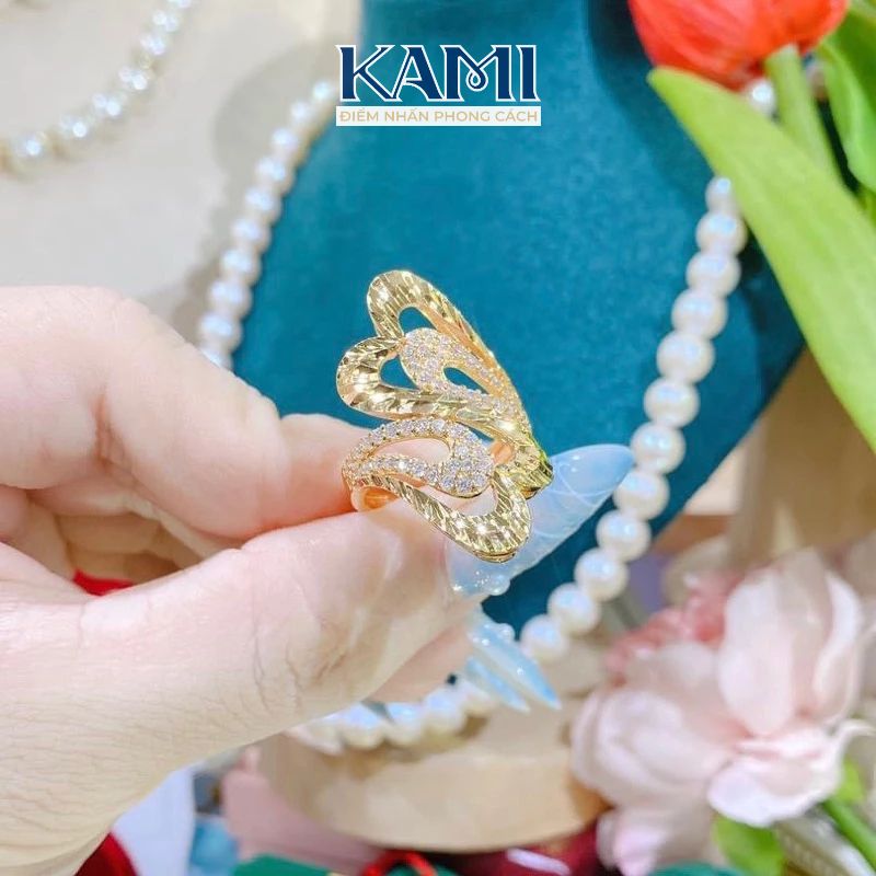 nhan-nu-cham-luoi-gan-da-tam-cz-nhan-tao-sieu-sang-kami-tran-3