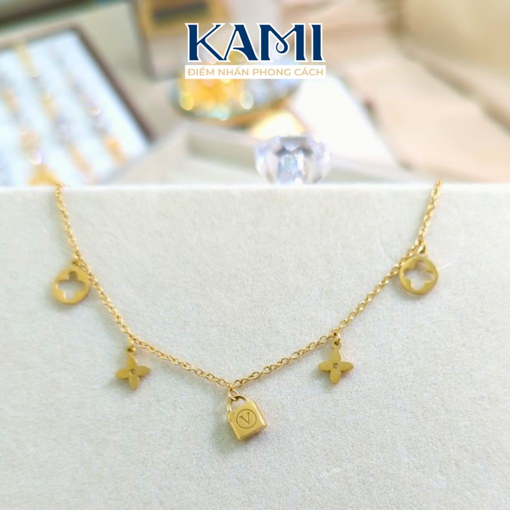 lac-tay-chan-titan-gan-charm-o-khoa-khong-den-khong-gi-trang-5