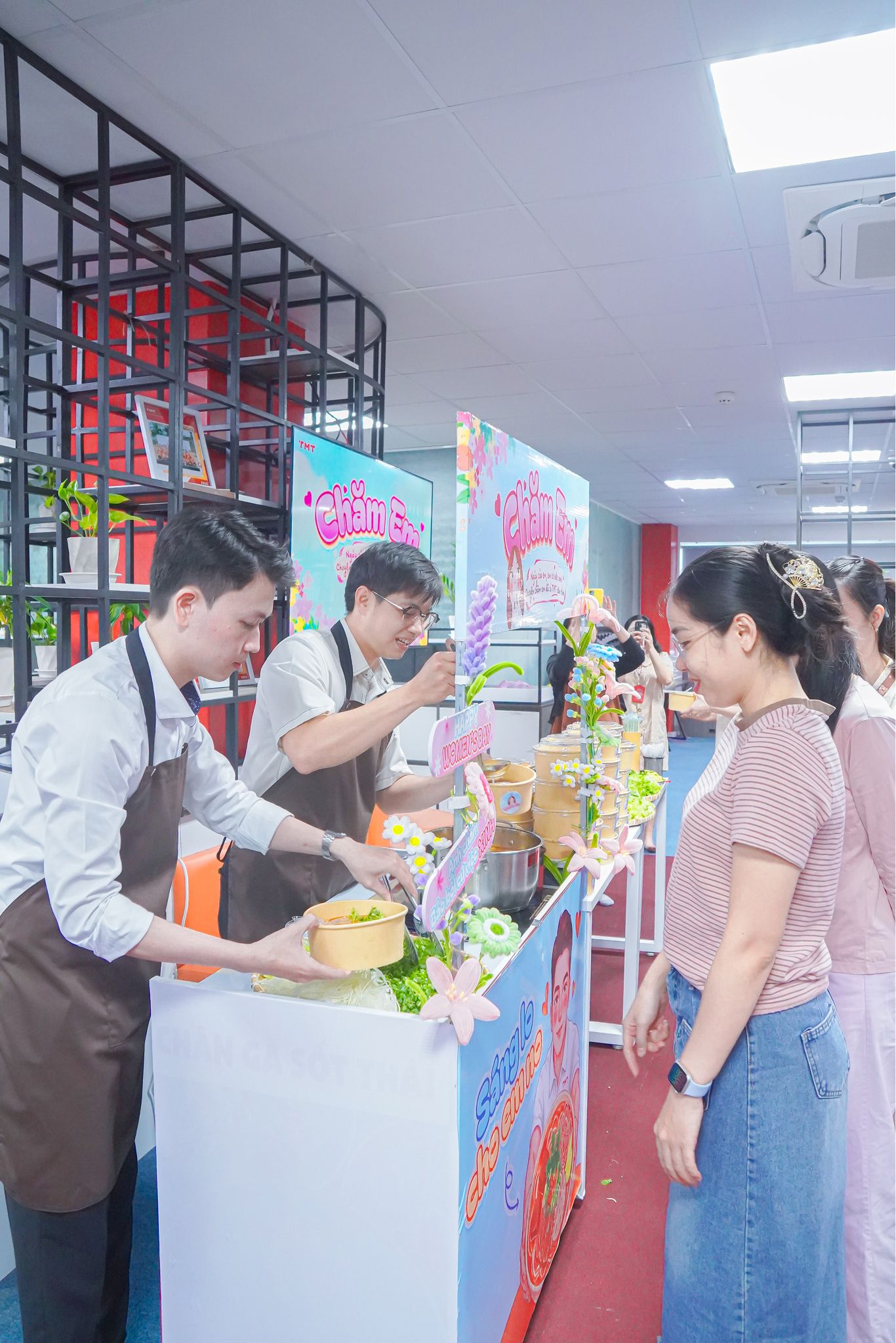 8 thảng 3 01