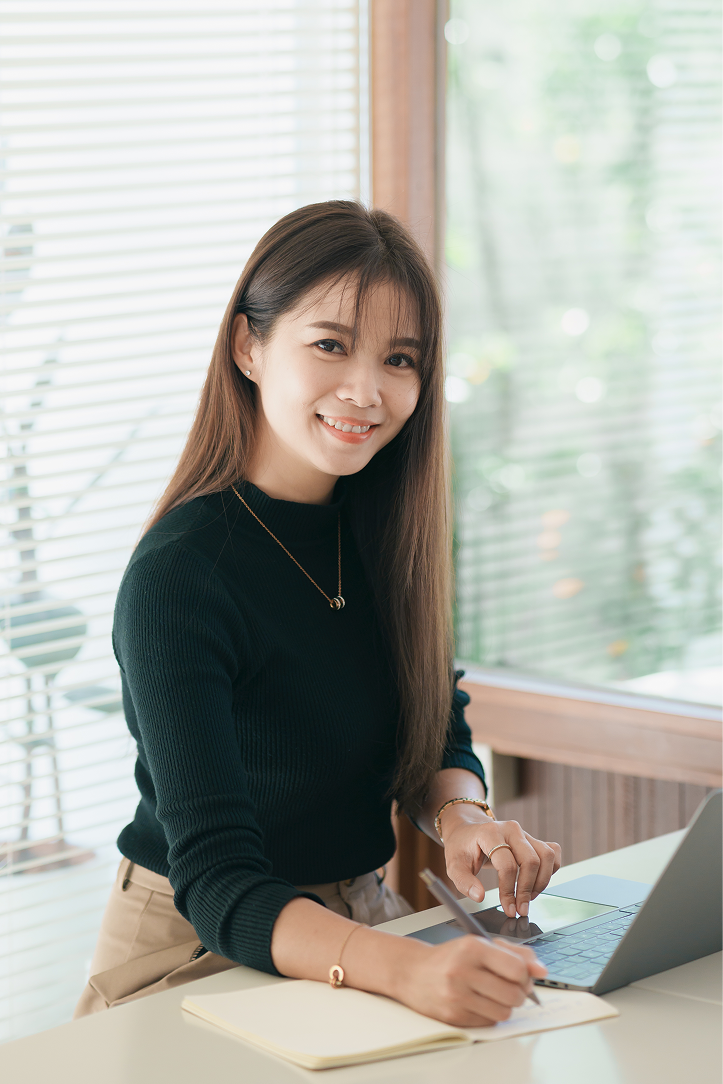 asian-freelance-woman-smile-typing-keyboard-working-laptop-wooden-table-home-entrepreneur-woman-working-her-business-cafe-business-work-anywhere-concept 1