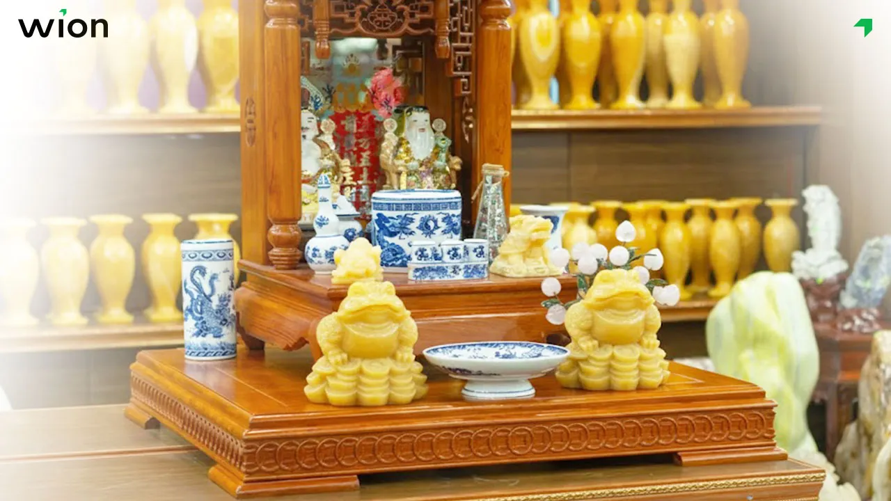 Ý nghĩa cóc ngậm tiền khi đặt trên bàn thờ Thần Tài