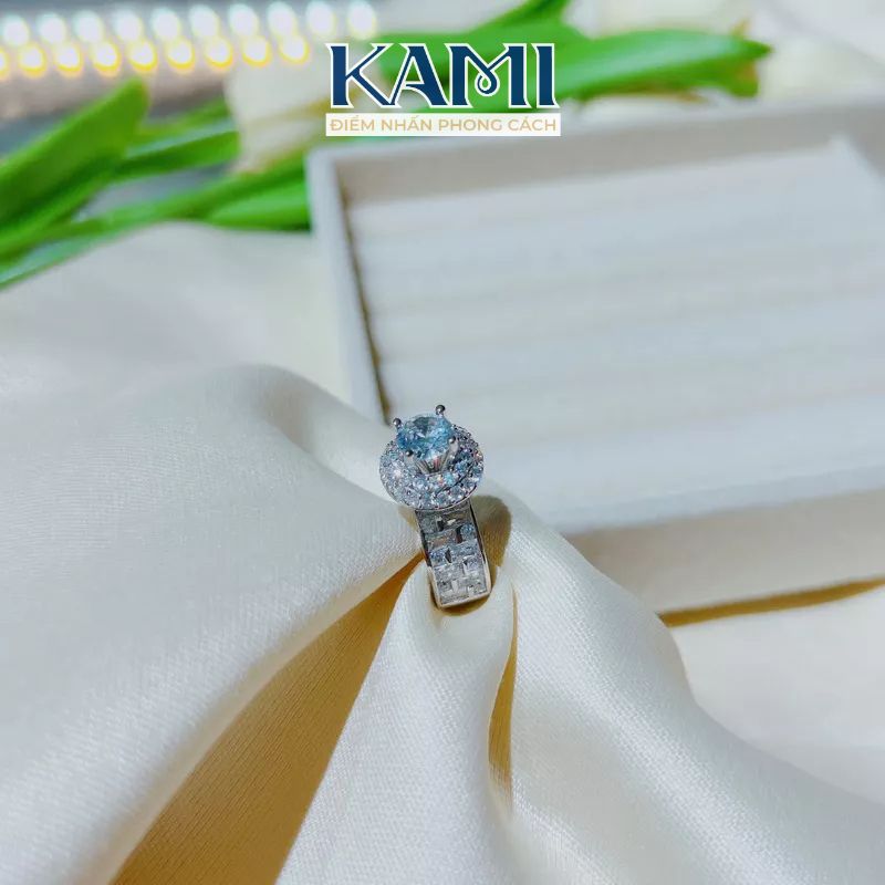 nhan-nu-xi-bach-kim-da-bagguet-nhan-tao-sieu-sang-sang-chanh-5