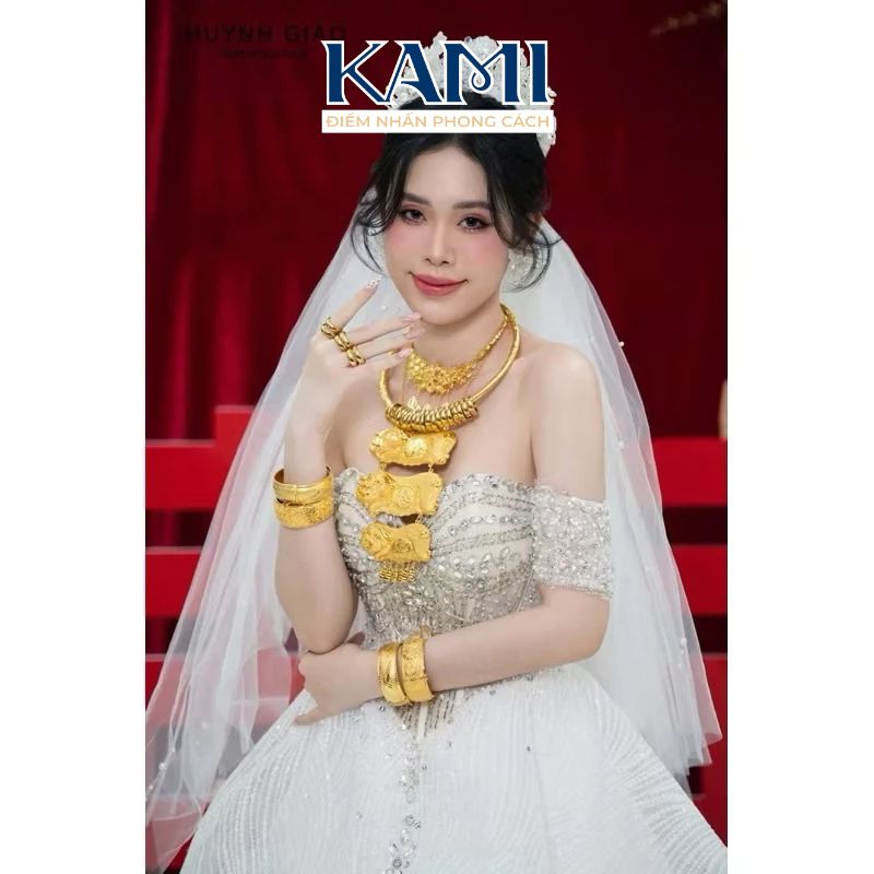 day-chuyen-cuoi-hinh-con-heo-trang-suc-cho-co-dau-ngay-cuoi--1