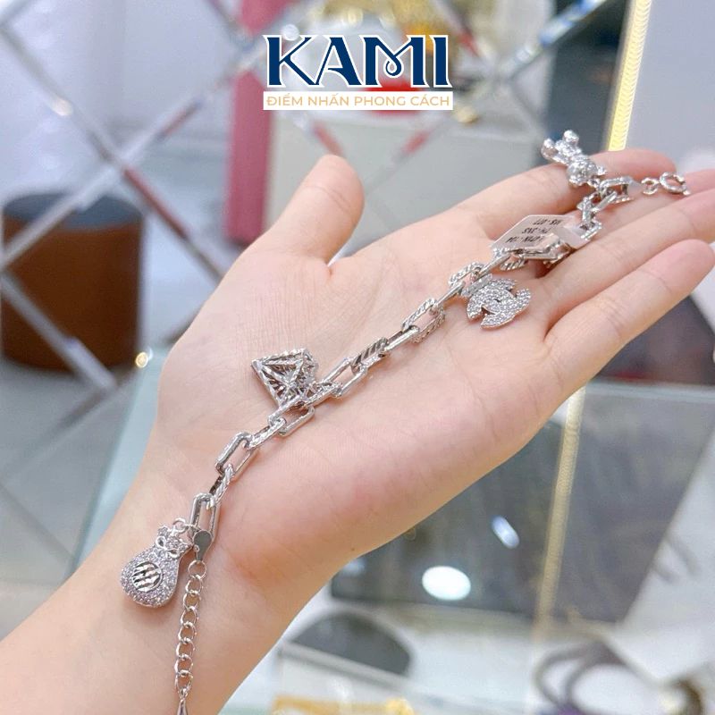 lac-xich-vuong-gan-charm-de-thuong-kami-trang-suc-si-lxc79-4