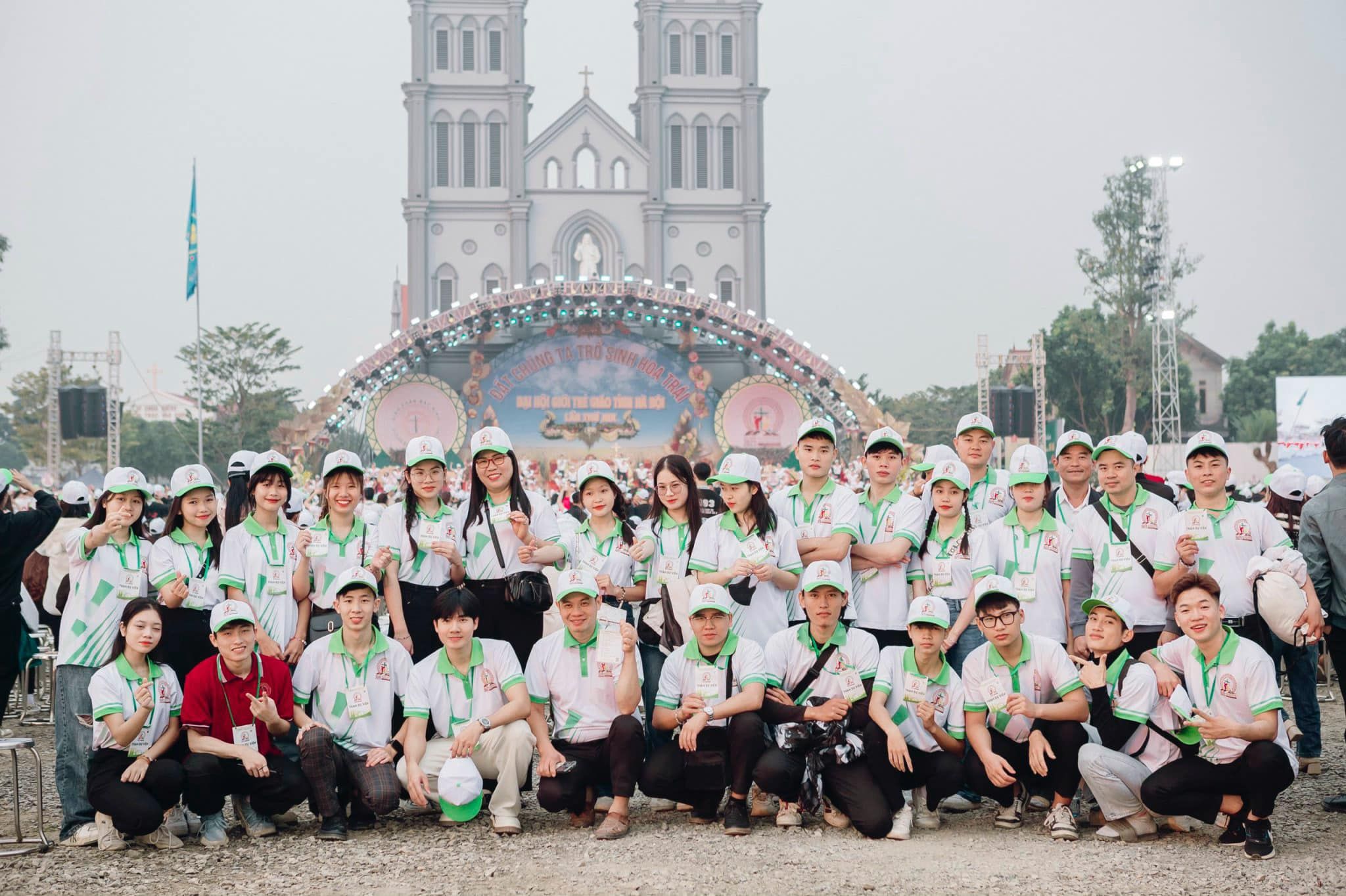 Đồng phục công giáo các bạn giới trẻ tại đại hội giáo tỉnh Hà Nội