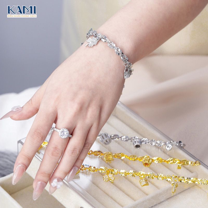 lac-tay-xoan-nho-gan-charm-4-la-xinh-mini-kami-trang-suc-si--2