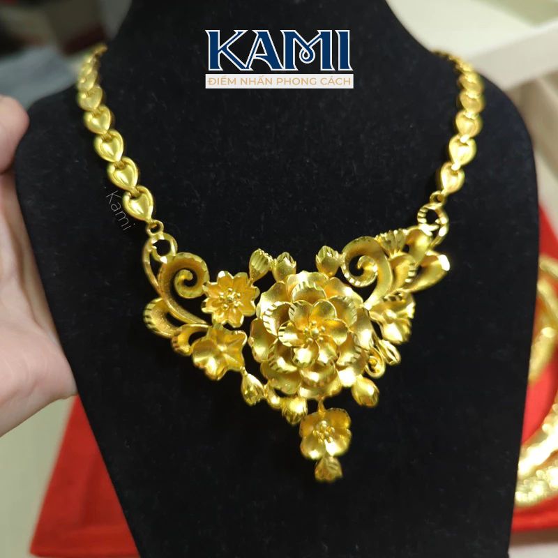day-chuyen-hoa-mai-ngay-cuoi-cho-co-dau-trang-suc-cuoi-kami-1