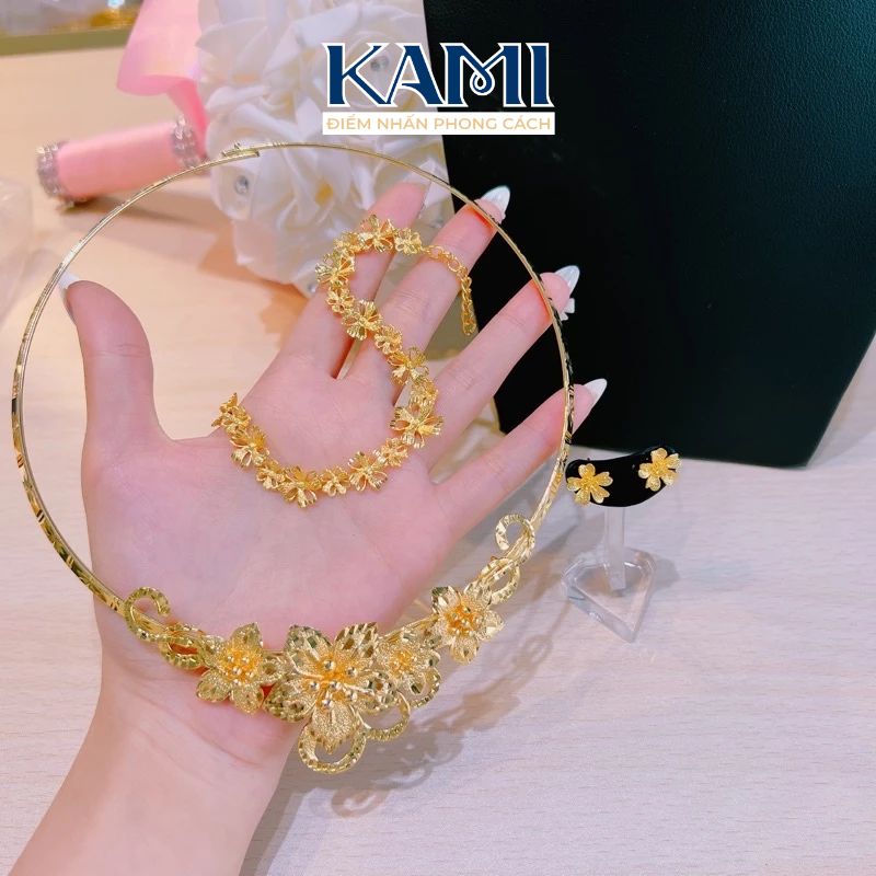 kieng-cuoi-co-dau-hoa-tiet-hoa-mai-kami-trang-suc-si-kc8524k-2