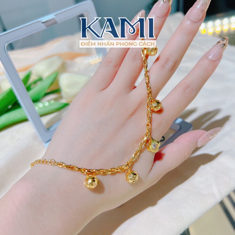 lac-tay-titan-xoan-nho-gan-charm-khong-den-khong-gi-kami-tra-5