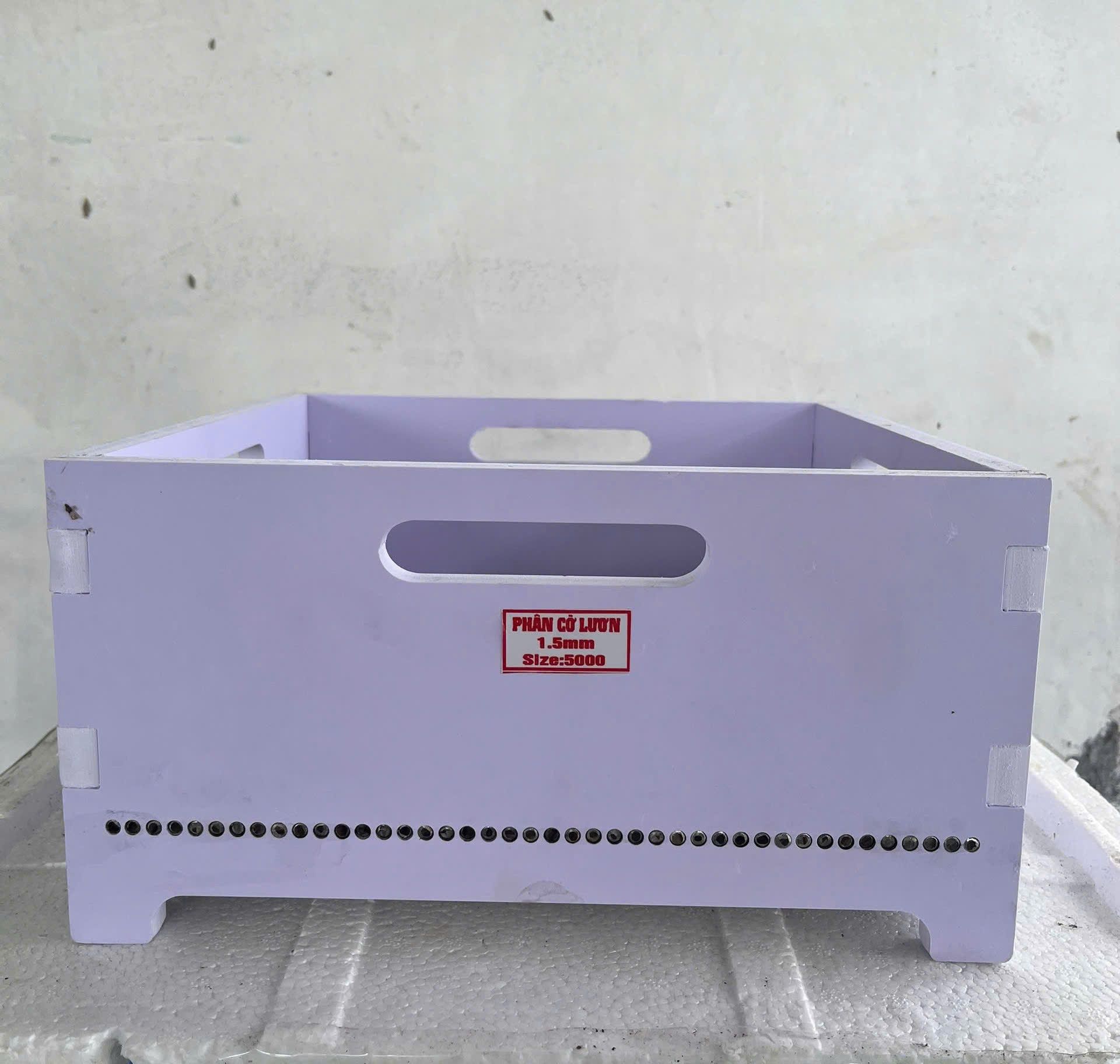 Khay nhựa phân cỡ lươn có lỗ thoát nước chuyên dụng