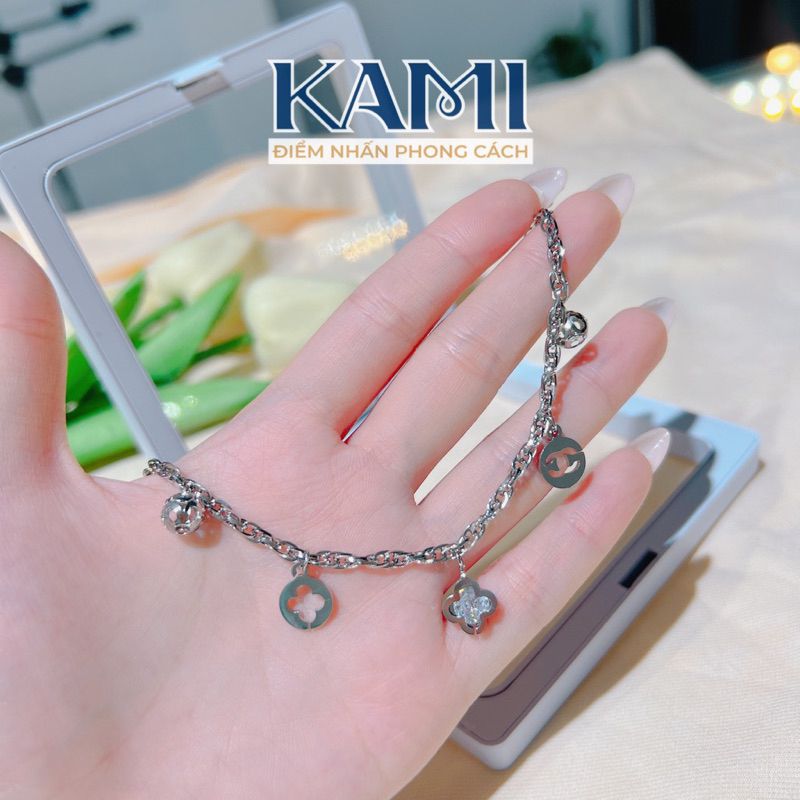lac-tay-titan-xoan-nho-gan-charm-khong-den-khong-gi-kami-tra-4