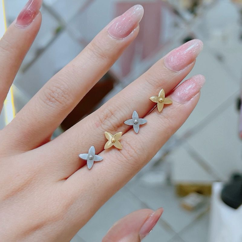 bong-tai-titan-v-phong-cach-khong-den-khong-gi-kami-trang-su-3