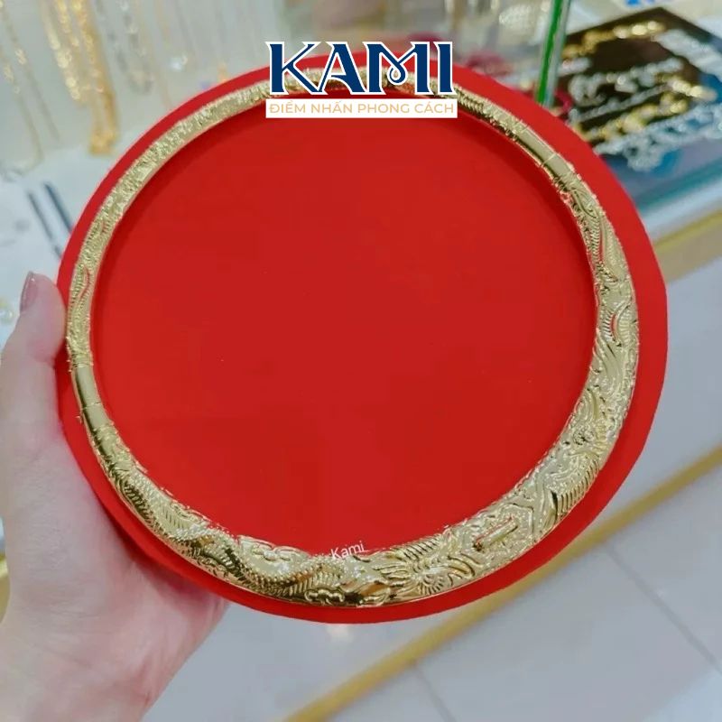 kieng-co-cuoi-long-phung-lon-hs-cho-co-dau-ngay-cuoi-dinh-ho-1