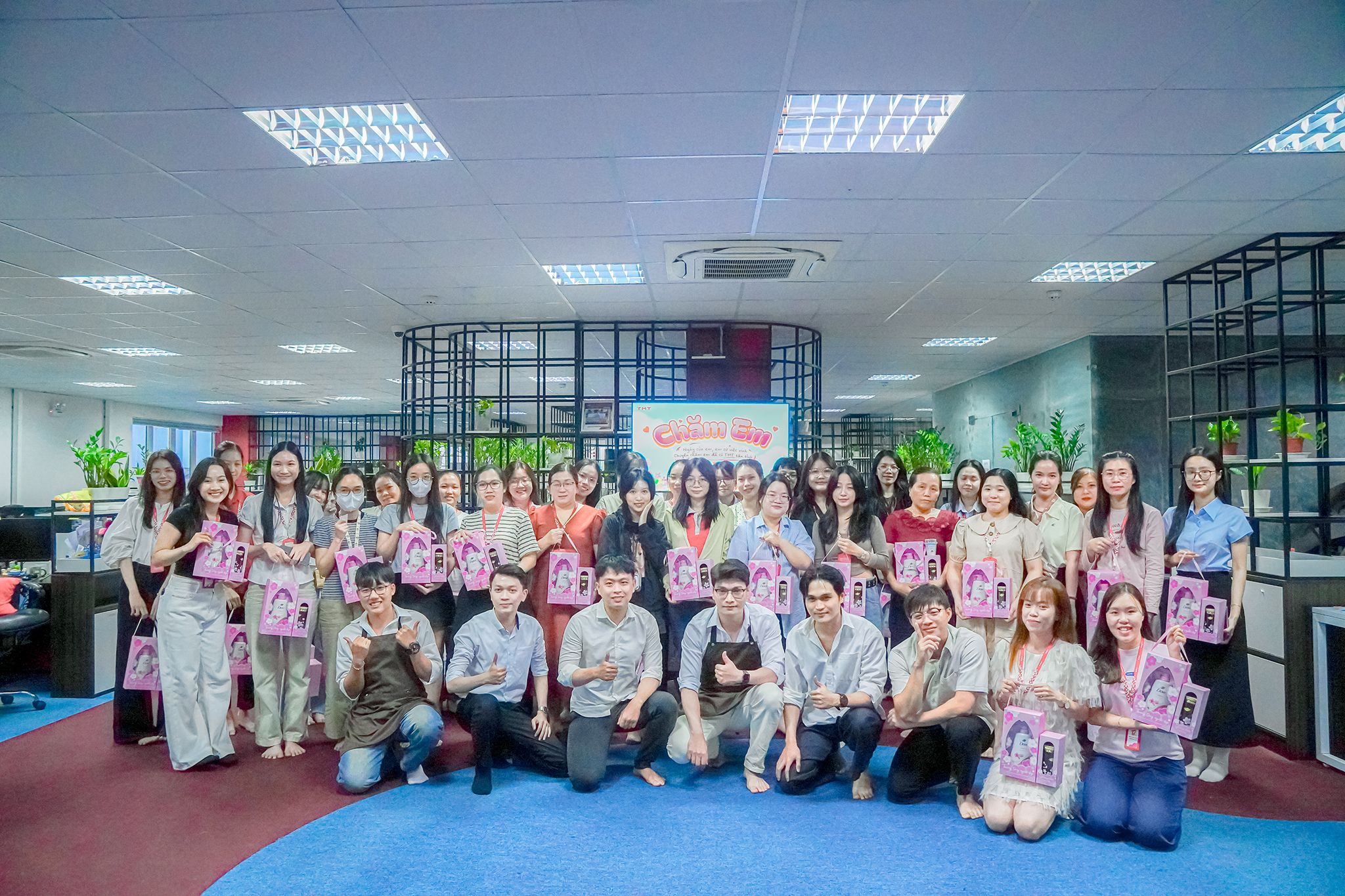 8 thảng 3 02