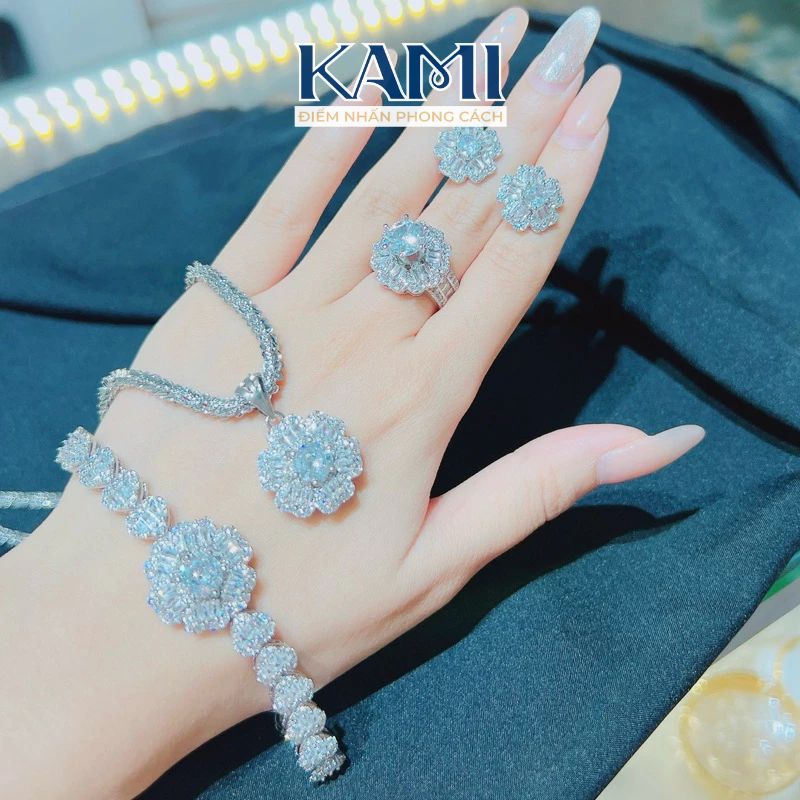 set-bo-trang-suc-4-mon-hoa-5-canh-baguet-nhan-tao-xi-bach-ki-1