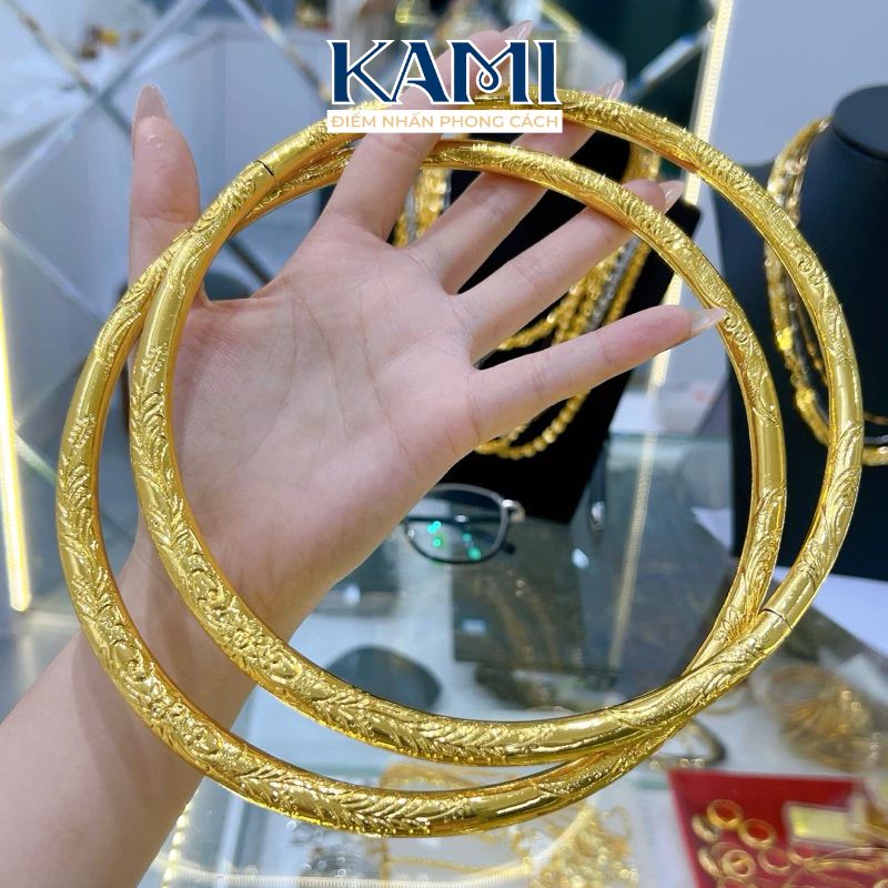 kieng-co-cuoi-co-dau-hoa-tiet-hoa-sen-khoa-bam-kami-trang-su-1