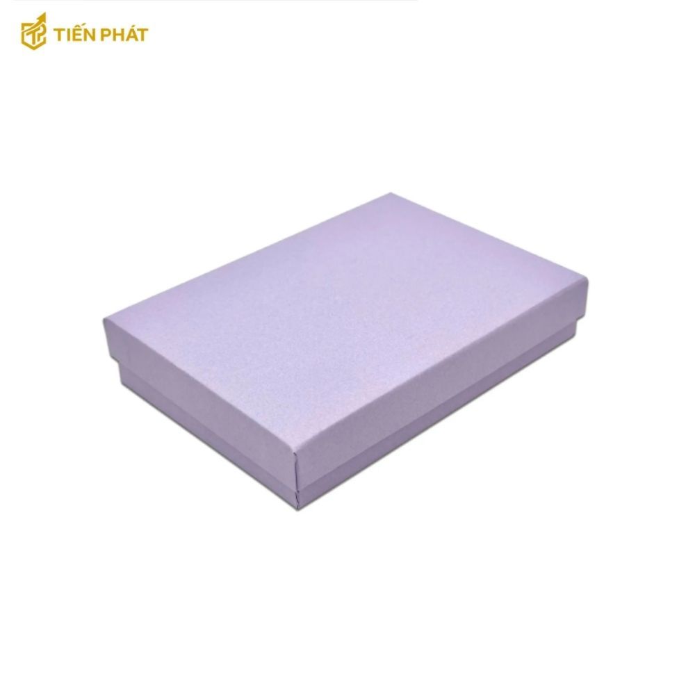hop-giay-dung-quan-ao-mau-tim-nap-am-duong-khong-hoa-tiet