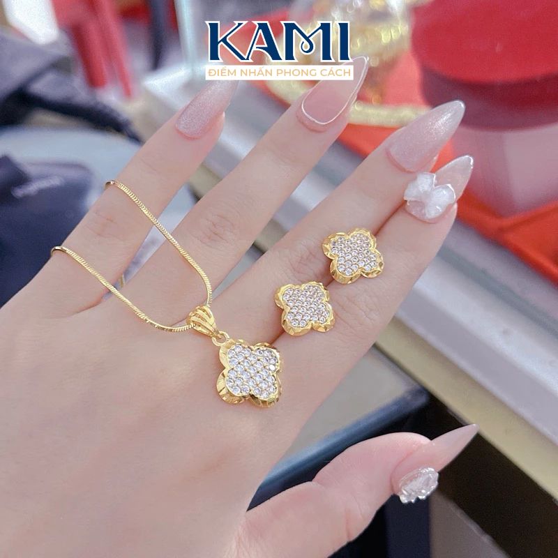 day-chuyen-va-bong-tai-4-la-xoan-ma-vang-kami-trang-suc-si-1