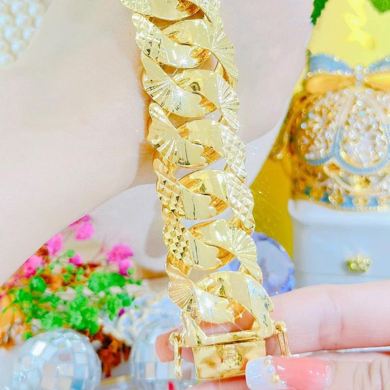 lac-lat-sun-nam-nu-ma-vang-mo-phong-10-cay-khoa-hop-co-khac--5