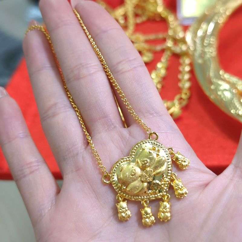 day-chuyen-hinh-con-heo-cho-co-dau-ngay-cuoi-kami-trang-suc--3