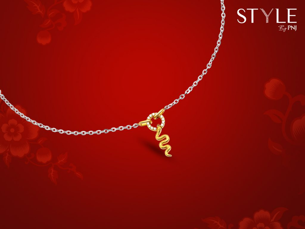 Thiết kế vừa mềm mại vừa mạnh mẽ này tạo nên sự cân đối hài hòa cho outfit áo dài Tết.