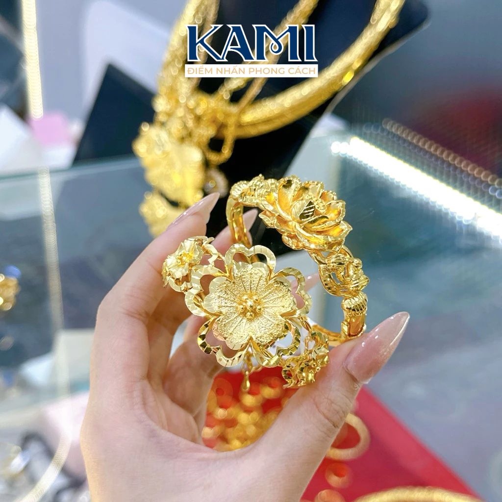 vong-tay-hoa-mai-5-canh-rong-cho-co-dau-ngay-cuoi-kami-trang-2