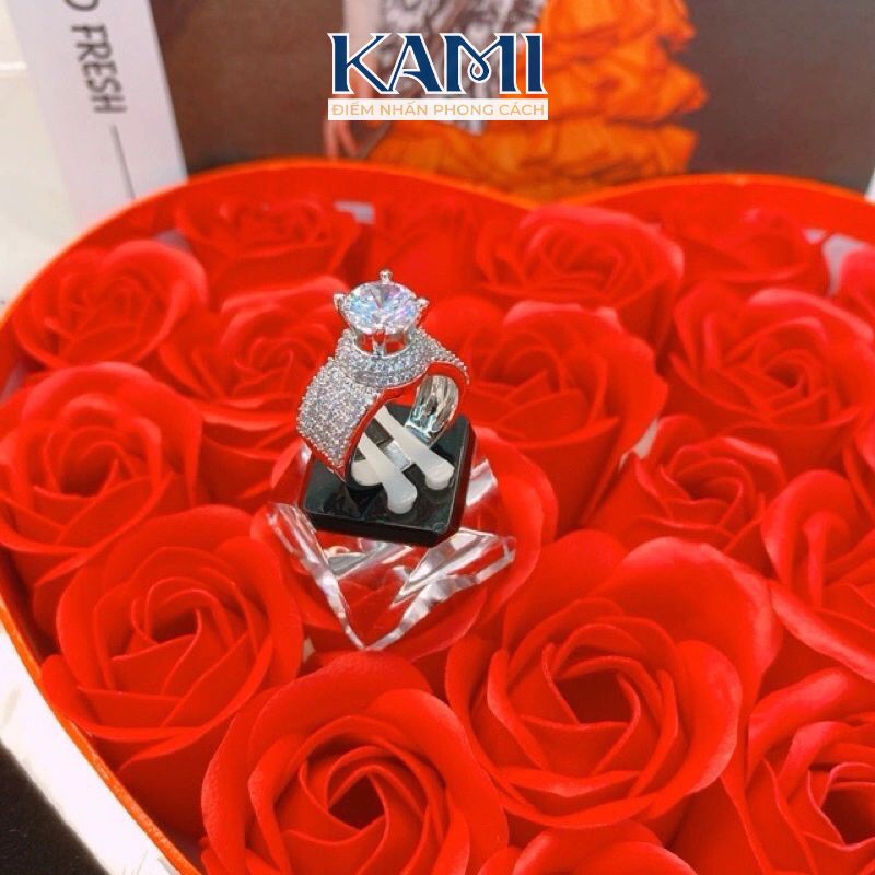 nhan-nu-da-tam-hot-cao-vanh-lon-ma-bach-kim-kami-trang-suc-n-1