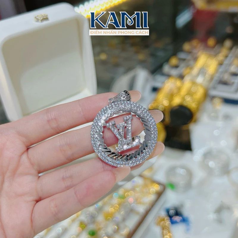 mat-day-chuyen-v-l-vien-cham-moi-kami-trang-suc-si-mht58-2