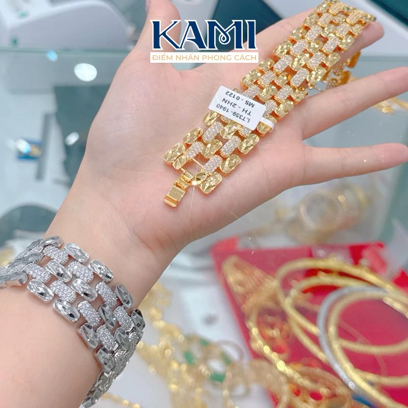 lac-tay-dinh-da-cz-nhan-tao-xen-ke-khoa-bam-ban-2-hang-kami--2