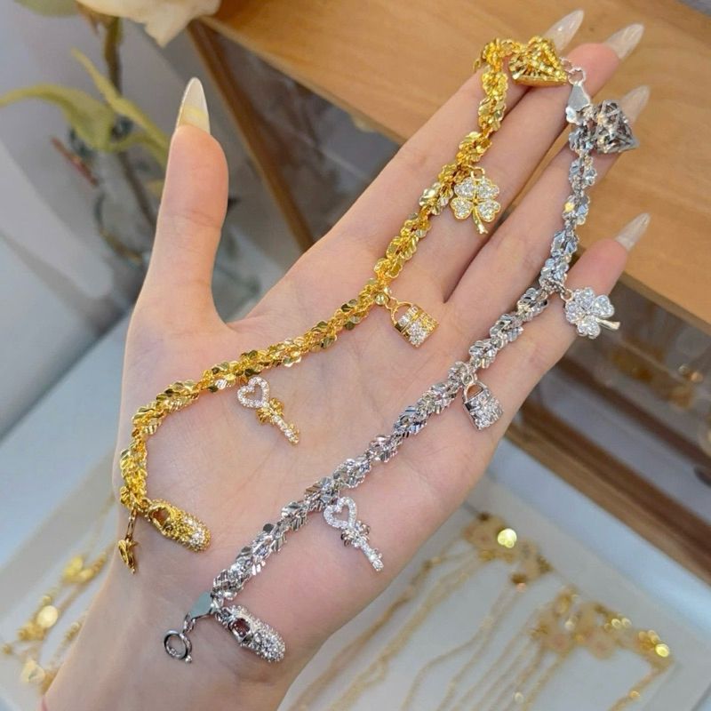 lac-tay-xoan-nho-gan-charm-4-la-xinh-mini-kami-trang-suc-si--5